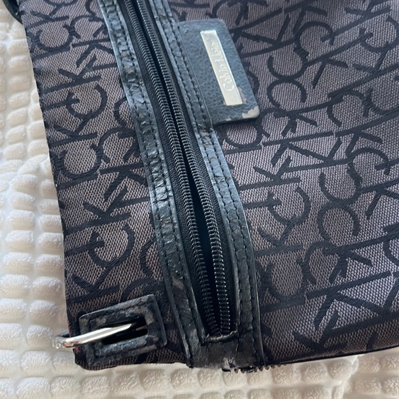 Calvin Klein crossbody purse with monogrammed print - Picture 3 of 9